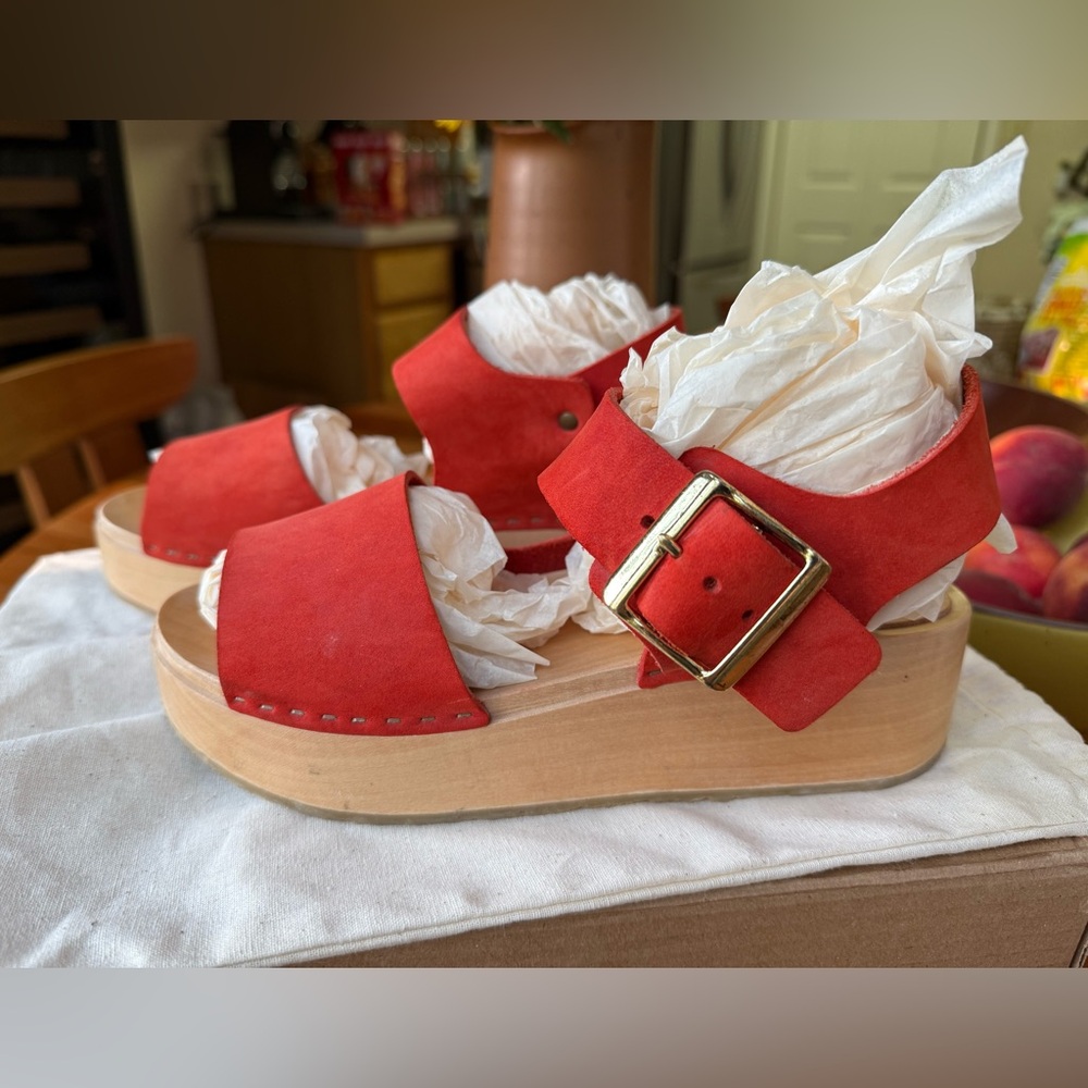 Bryr Clogs Ursi Platform Poppy Size 7/37 Excellent Condition